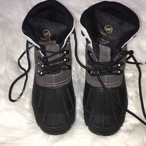 Like new kids lace up waterproof snow boots
